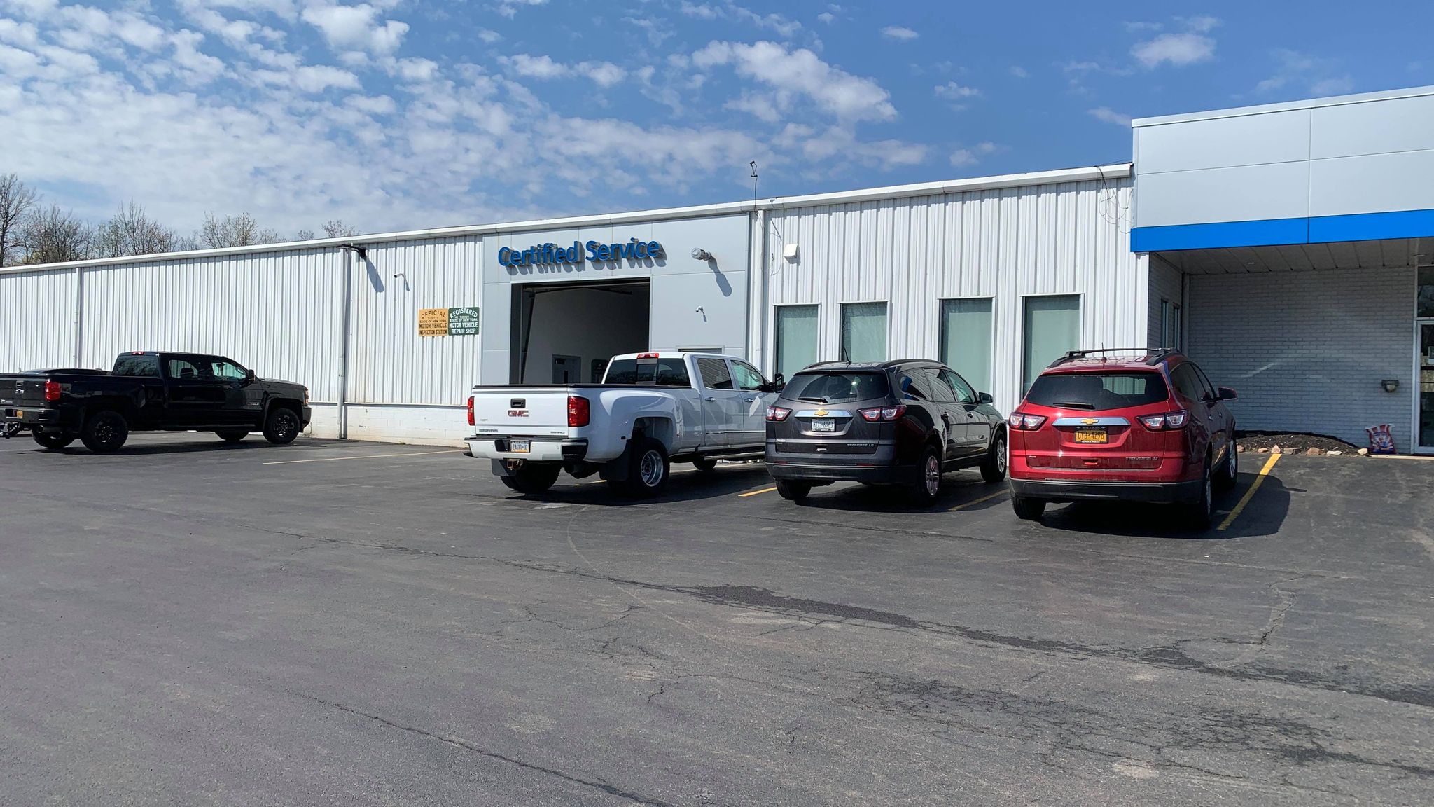 Parking for Cavallaro-Neubauer Chevrolet Service