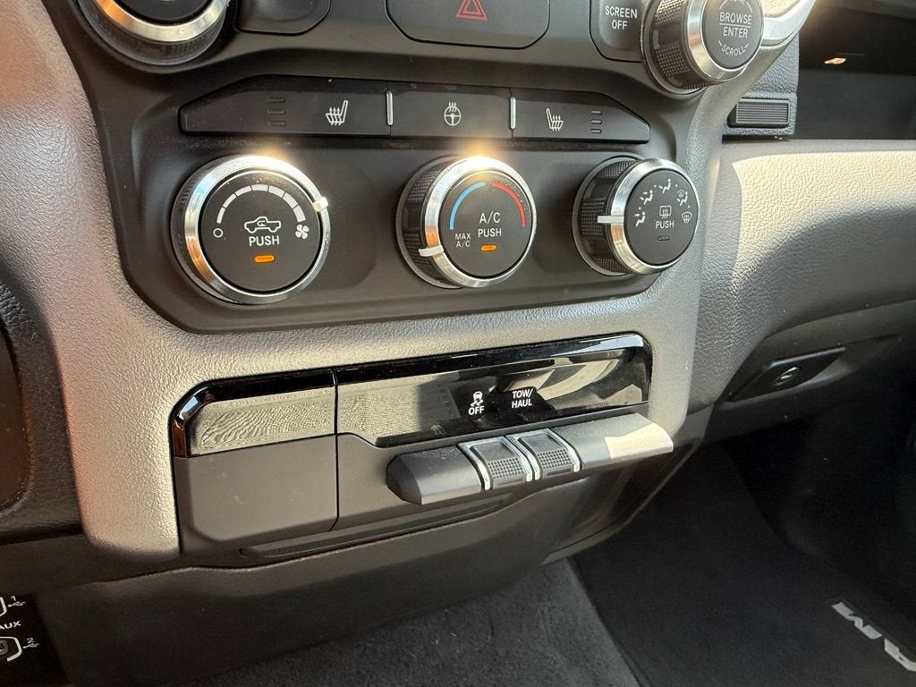 2023 RAM 1500 Big Horn Crew Cab 4x4 5'7" Box
