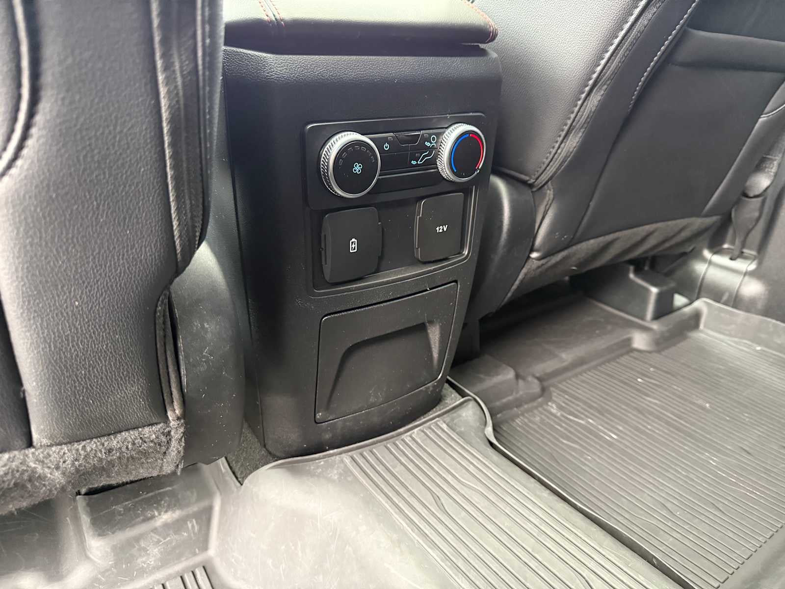 2024 Ford Explorer ST-Line