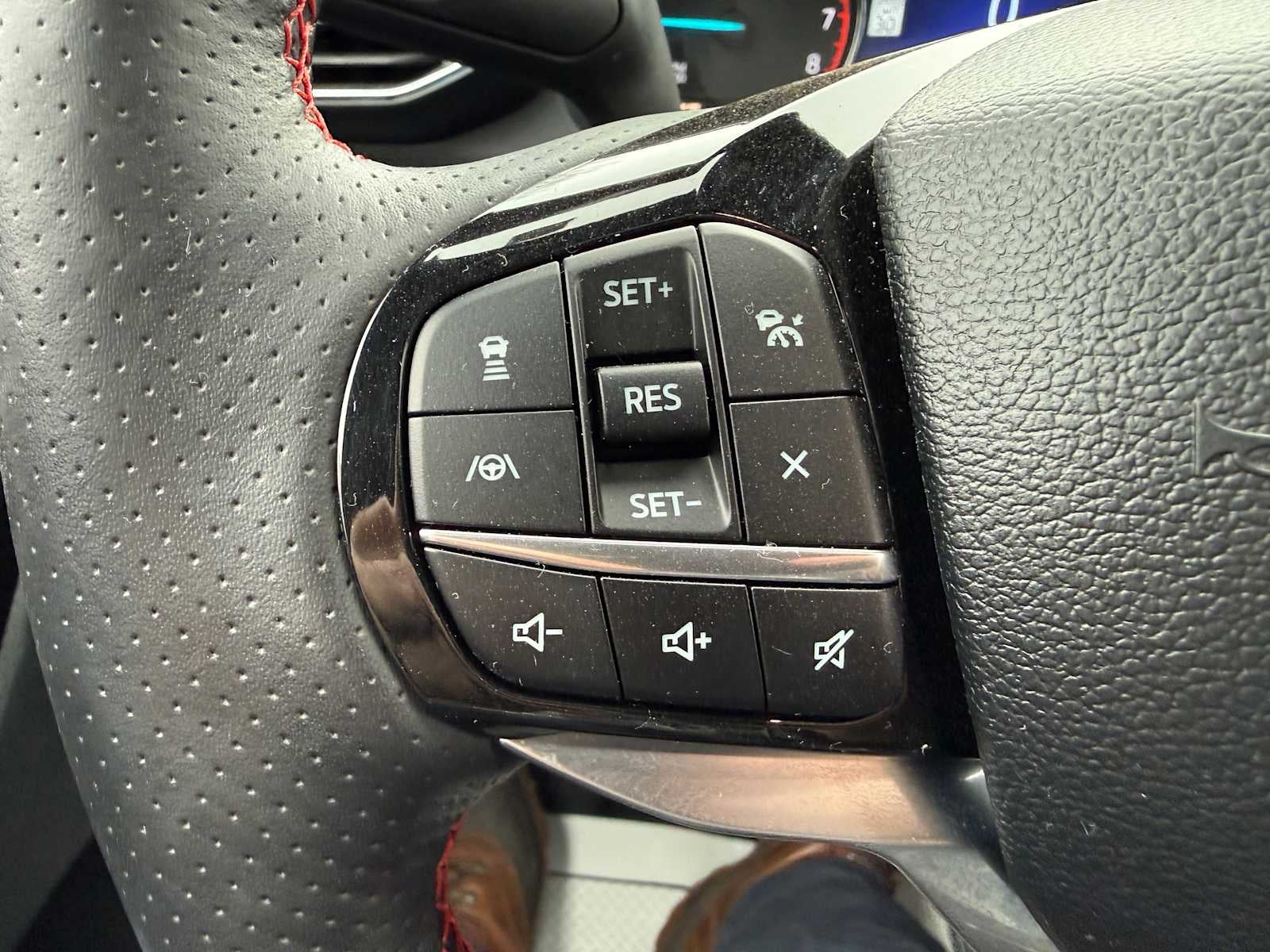 2024 Ford Explorer ST-Line