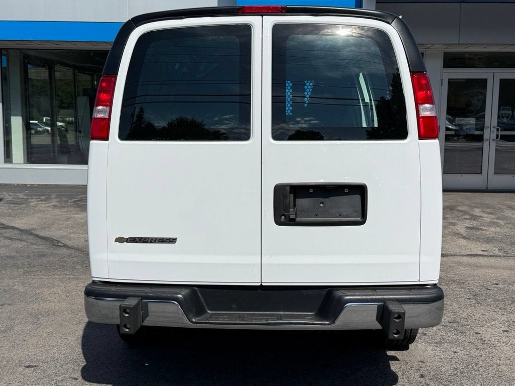 2025 Chevrolet Express Cargo WT