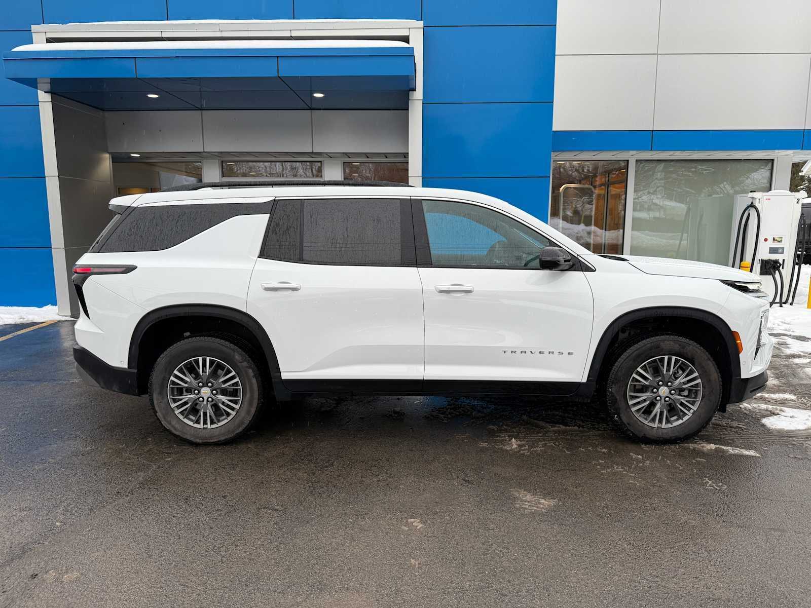 2024 Chevrolet Traverse LT