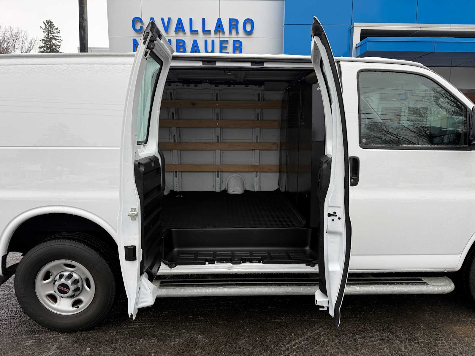 2023 GMC Savana Cargo 2500 Work Van