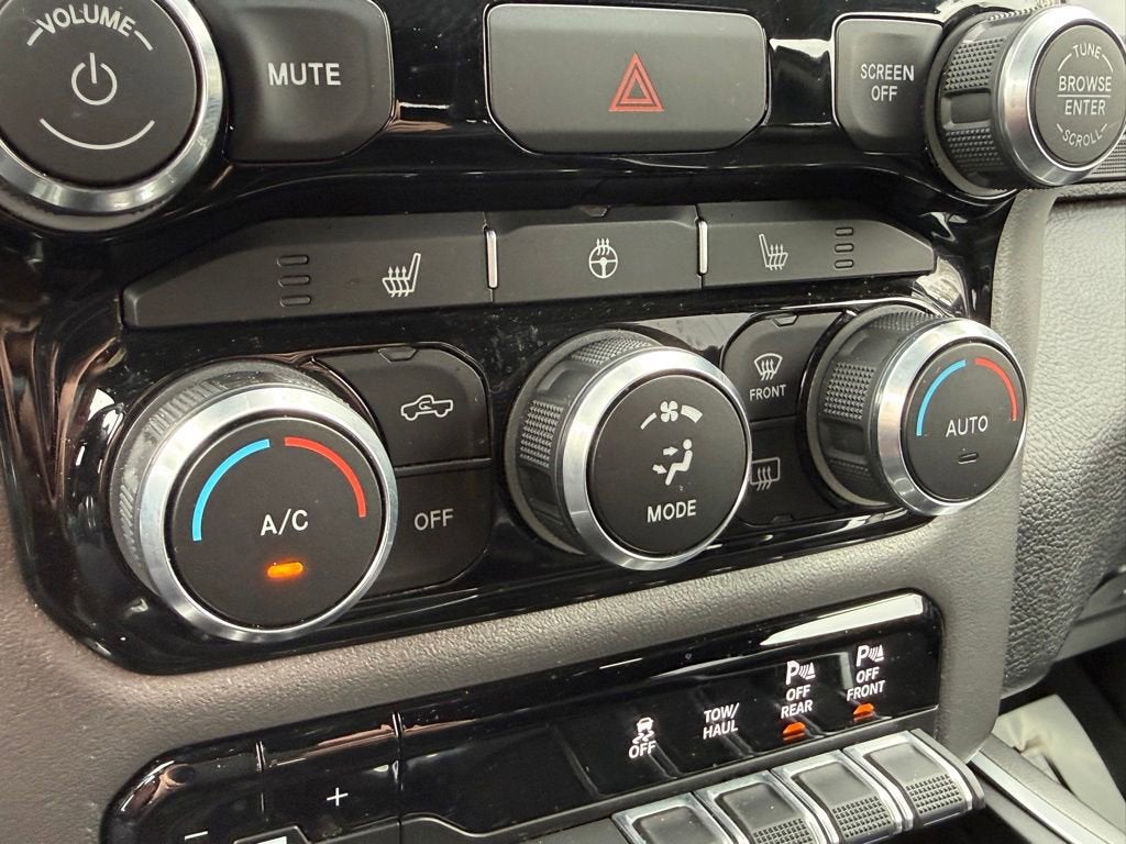 2022 RAM 1500 Big Horn Quad Cab 4x4 6'4" Box