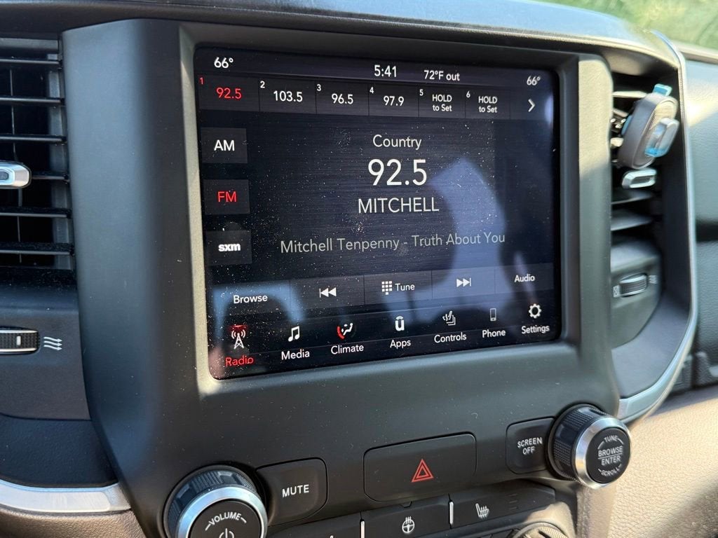 2020 RAM 1500 Big Horn Crew Cab 4x4 5'7" Box