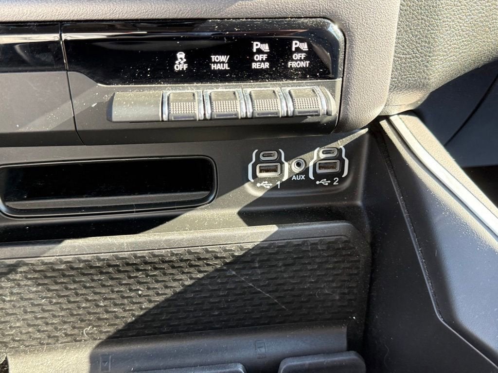 2020 RAM 1500 Big Horn Crew Cab 4x4 5'7" Box