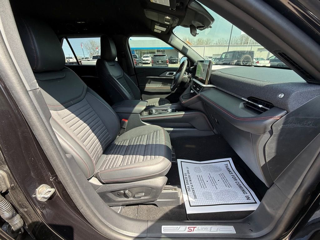 2025 Ford Explorer ST-Line