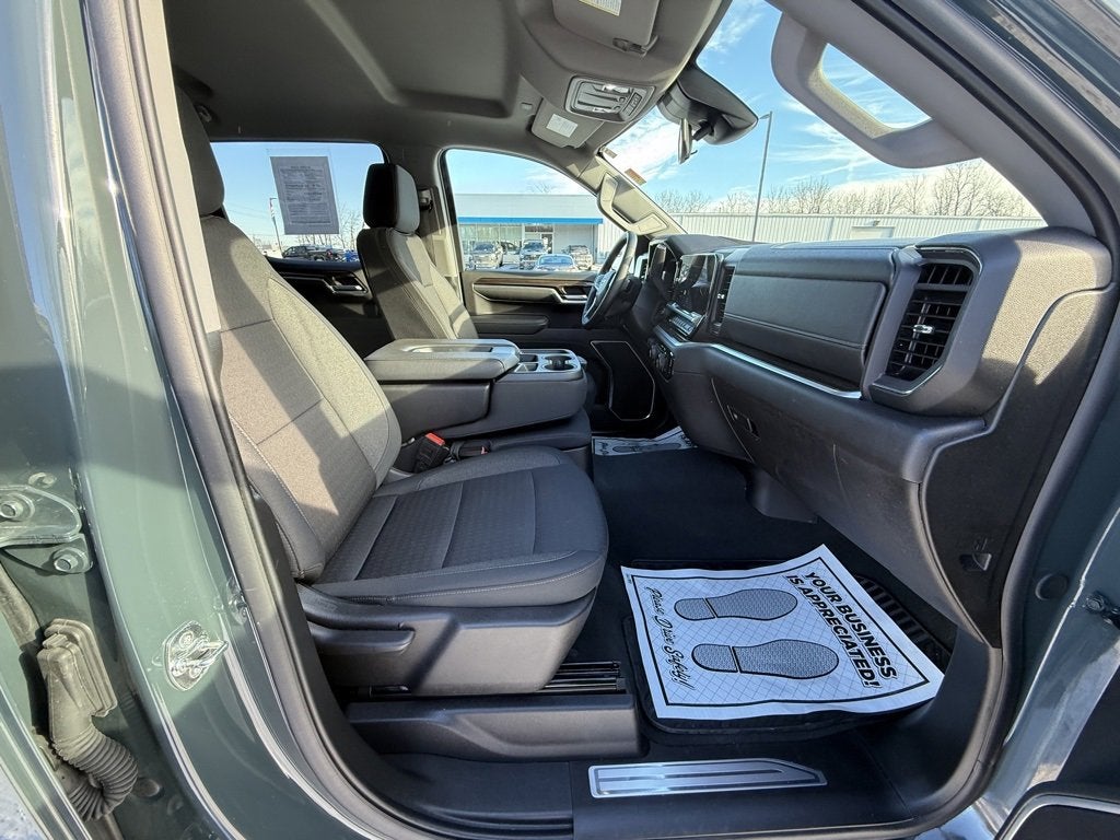 2025 Chevrolet Silverado 1500 LT