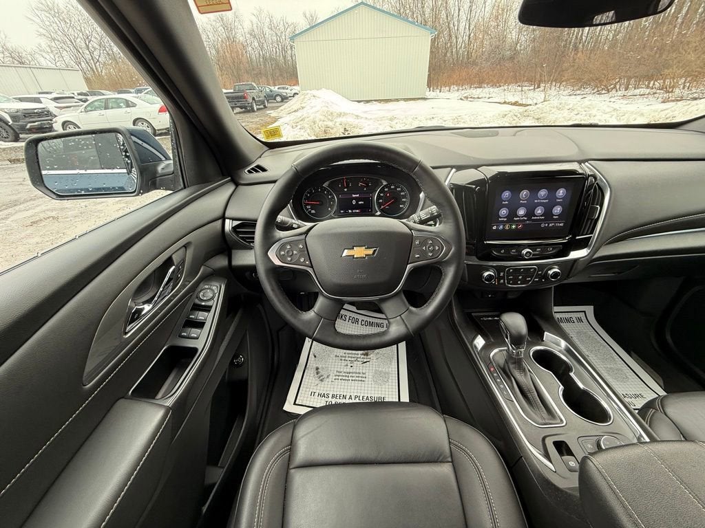 2023 Chevrolet Traverse LT Leather