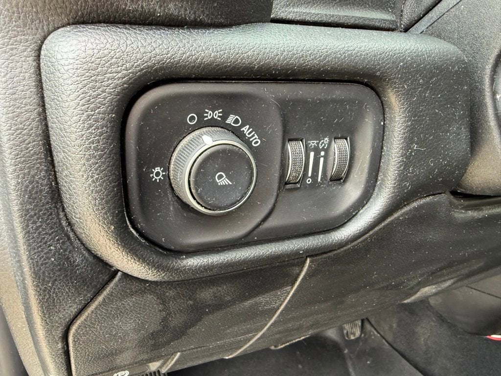 2020 RAM 2500 Tradesman Crew Cab 4X4 6'4" Box